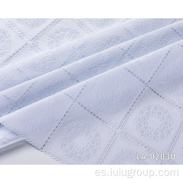 manteles blancos usados ​​en casa para la boda